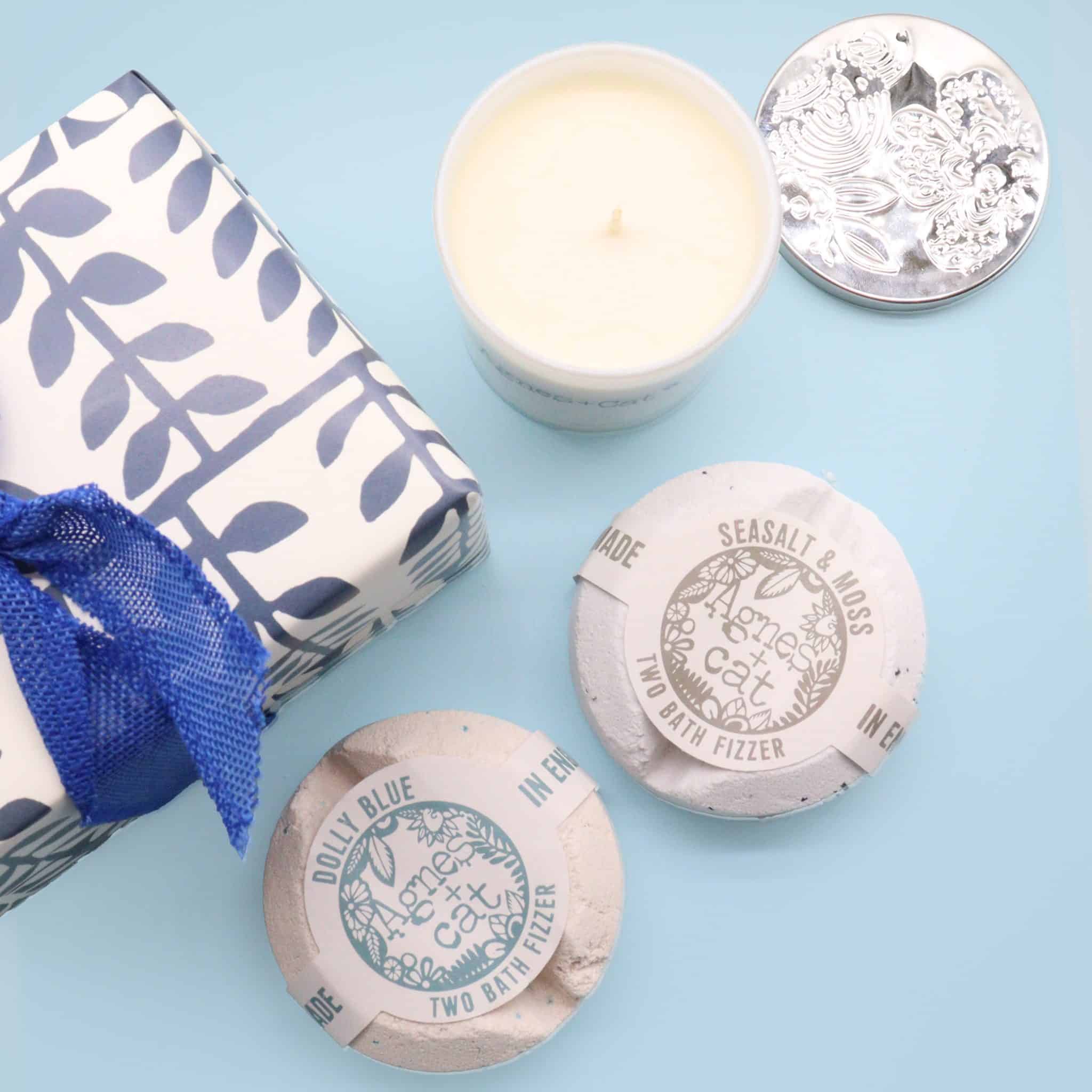 Agnes + Cat - Gift Box - Parma Violet (Candle) + Seasalt and Moss & Dolly Blue (Fizz) 2 Agnes + Cat - Gift Box - Parma Violet (Candle) + Seasalt and Moss & Dolly Blue (Fizz) - Image 2